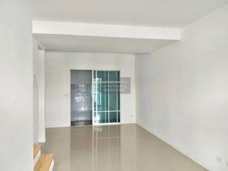For sale 3 bedrooms townhouse in Mueang Samut Prakan, Samut Prakan