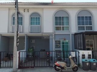 For sale 3 bedrooms townhouse in Mueang Samut Prakan, Samut Prakan