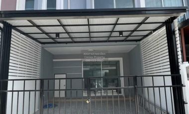 Casa adosada en venta de 3 habitaciones en Bang Phli, Samut Prakan