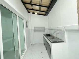 Casa adosada en venta de 3 habitaciones en Bang Phli, Samut Prakan