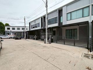 À vendre 3 chambres maison de ville à Bang Phli, Samut Prakan