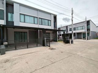 À vendre 3 chambres maison de ville à Bang Phli, Samut Prakan