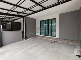 À vendre 3 chambres maison de ville à Bang Phli, Samut Prakan