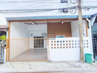 For sale 3 bedrooms townhouse in Mueang Samut Prakan, Samut Prakan