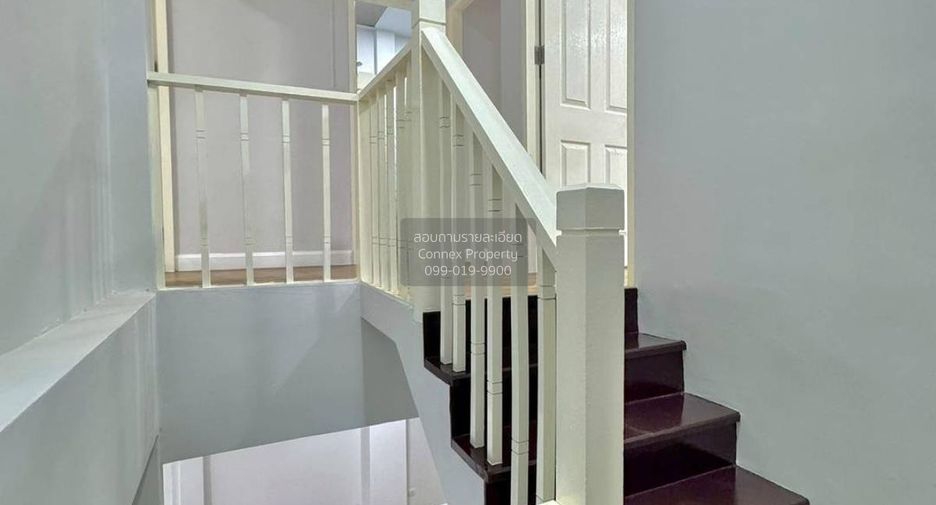 For sale 4 bedrooms townhouse in Sai Noi, Nonthaburi