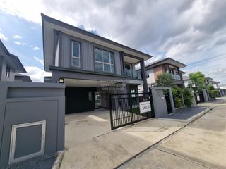 For sale 4 bedrooms house in Saphan Sung, Bangkok