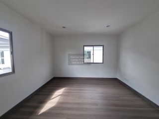For sale 4 bedrooms house in Saphan Sung, Bangkok