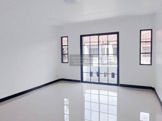 À vendre 3 chambres maison de ville à Bang Bua Thong, Nonthaburi