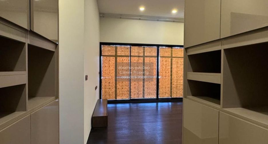 For sale 3 bedrooms condo in Watthana, Bangkok