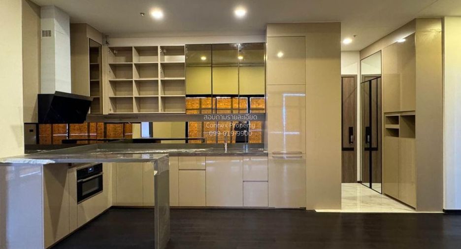 For sale 3 bedrooms condo in Watthana, Bangkok