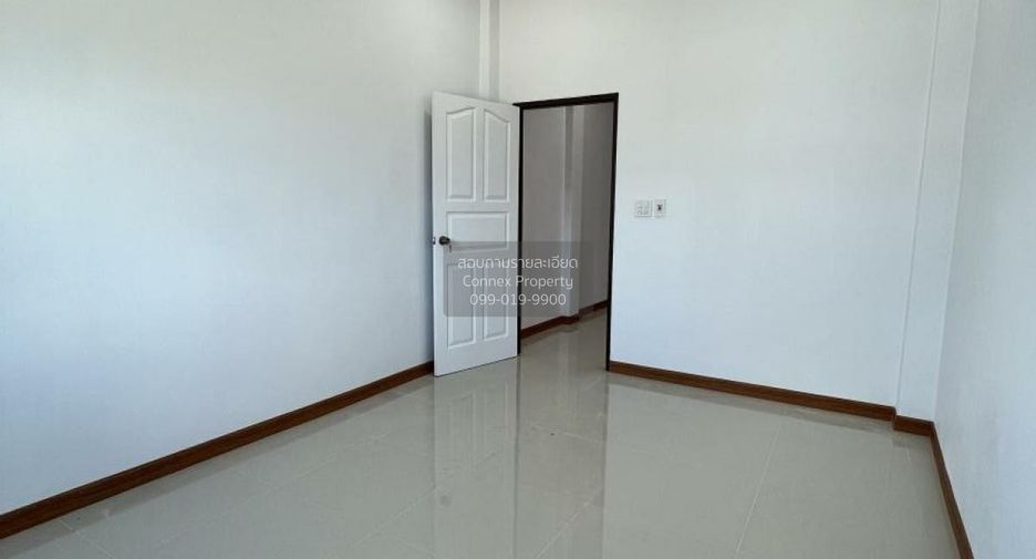 For sale 2 bedrooms townhouse in Mueang Phitsanulok, Phitsanulok
