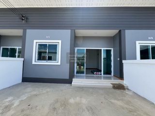 For sale 2 bedrooms townhouse in Mueang Phitsanulok, Phitsanulok