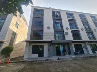 Local comercial en venta de 4 habitaciones en Wang Thonglang, Bangkok