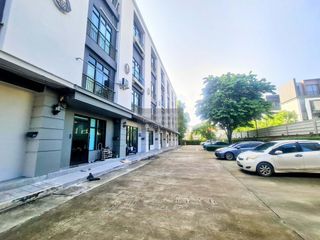 Local comercial en venta de 4 habitaciones en Wang Thonglang, Bangkok