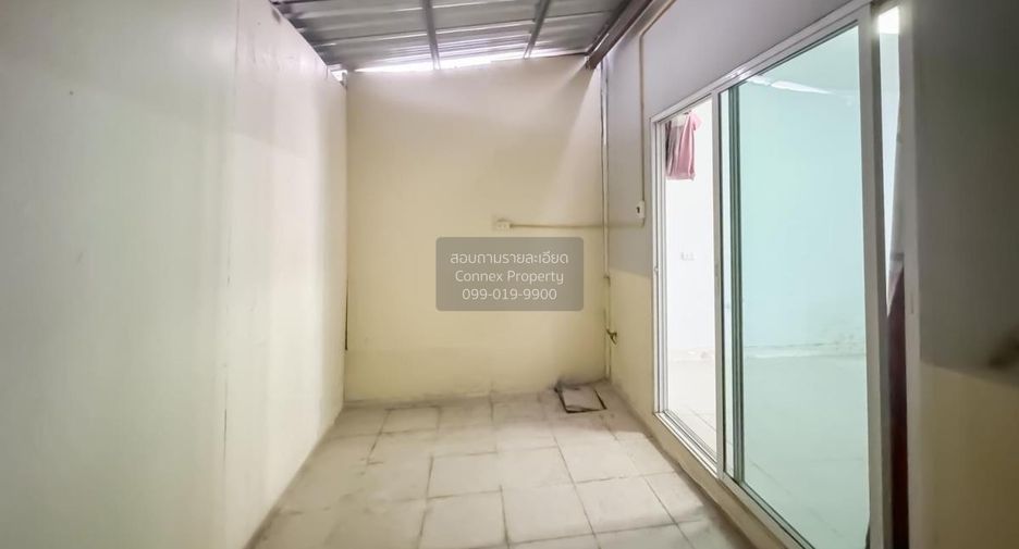 Casa adosada en venta de 3 habitaciones en Lam Luk Ka, Pathum Thani