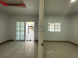 À vendre 2 chambres maison de ville à Thanyaburi, Pathum Thani