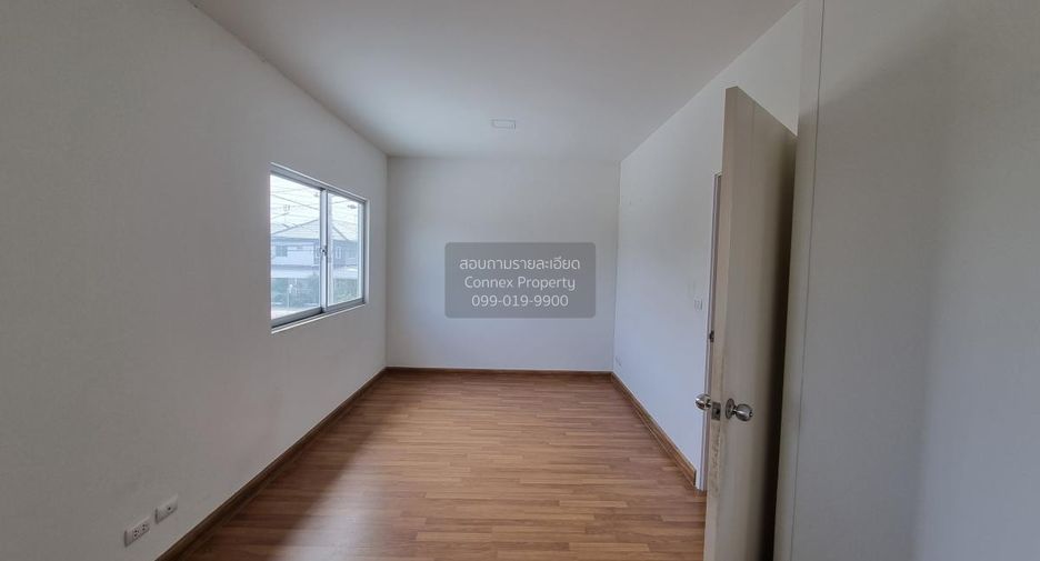 Casa adosada en venta de 4 habitaciones en Krathum Baen, Samut Sakhon