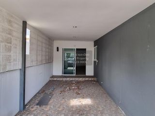 Casa adosada en venta de 4 habitaciones en Krathum Baen, Samut Sakhon