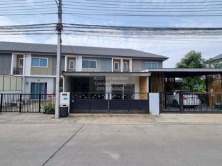 Casa adosada en venta de 4 habitaciones en Krathum Baen, Samut Sakhon