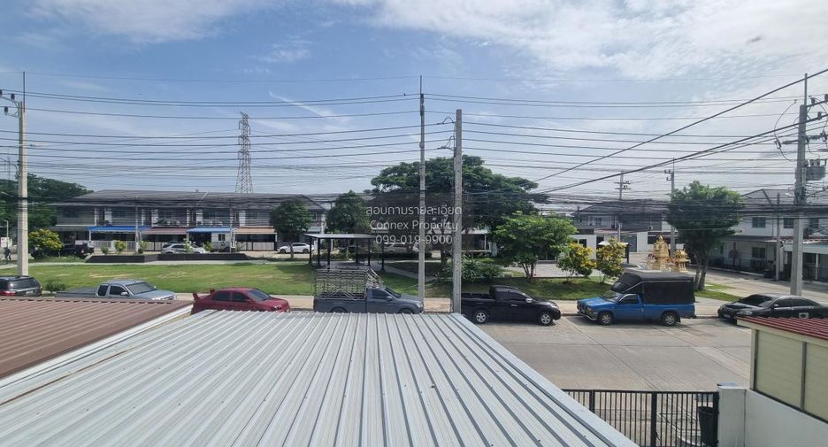 Casa adosada en venta de 4 habitaciones en Krathum Baen, Samut Sakhon
