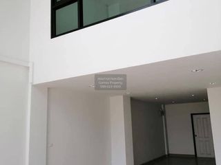 Продажа 3 спальни таунхаус в Сапхан Сунг, Бангкок