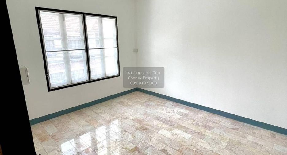 Casa adosada en venta de 3 habitaciones en Thanyaburi, Pathum Thani