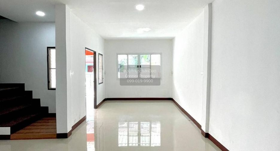Casa adosada en venta de 3 habitaciones en Thanyaburi, Pathum Thani