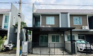 Casa adosada en venta de 3 habitaciones en Lam Luk Ka, Pathum Thani