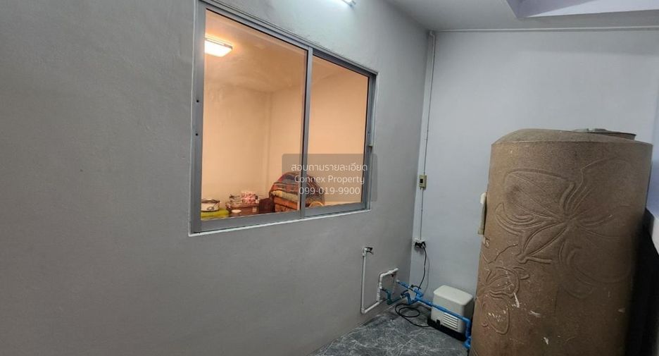 For sale 4 bedrooms townhouse in Mueang Samut Sakhon, Samut Sakhon