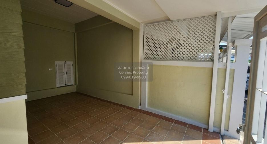 For sale 4 bedrooms townhouse in Mueang Samut Sakhon, Samut Sakhon