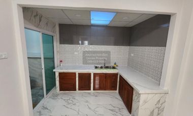 For sale 4 bedrooms townhouse in Mueang Samut Sakhon, Samut Sakhon