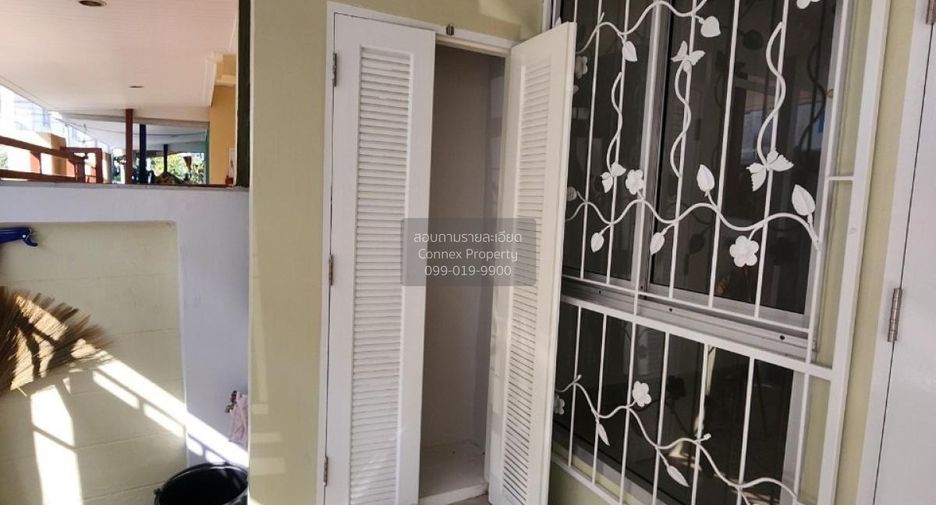 For sale 4 bedrooms townhouse in Mueang Samut Sakhon, Samut Sakhon