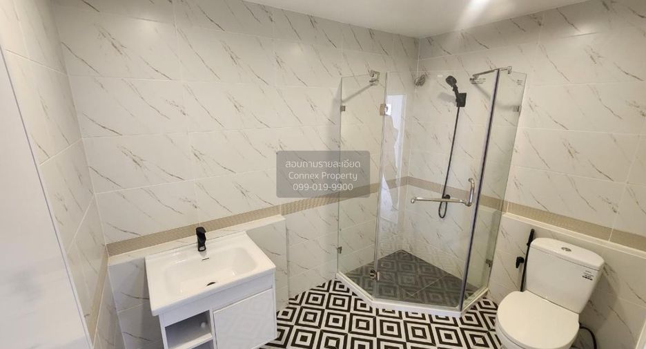 For sale 4 bedrooms townhouse in Mueang Samut Sakhon, Samut Sakhon
