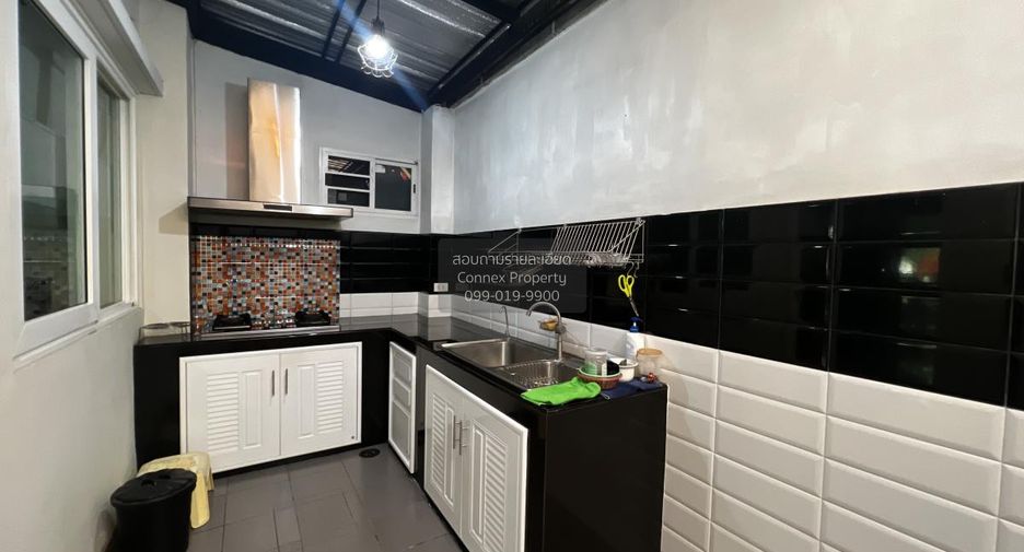Продажа 4 спальни таунхаус в Sai Noi, Нонтабури