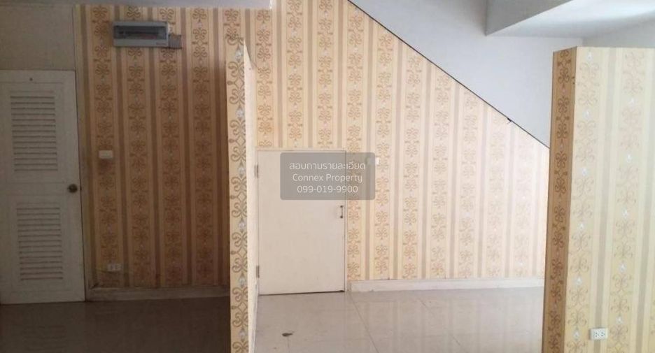 Casa adosada en venta de 3 habitaciones en Bang Sao Thong, Samut Prakan