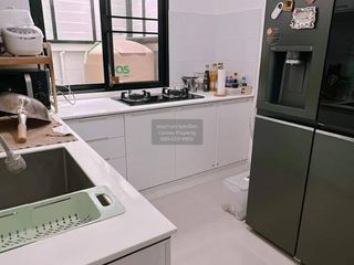 Casa adosada en venta de 3 habitaciones en Lam Luk Ka, Pathum Thani