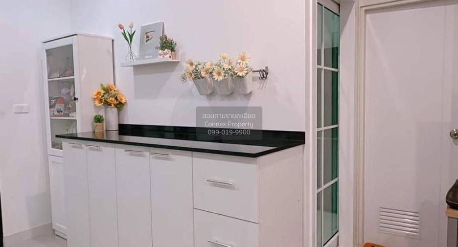 Casa adosada en venta de 3 habitaciones en Lam Luk Ka, Pathum Thani