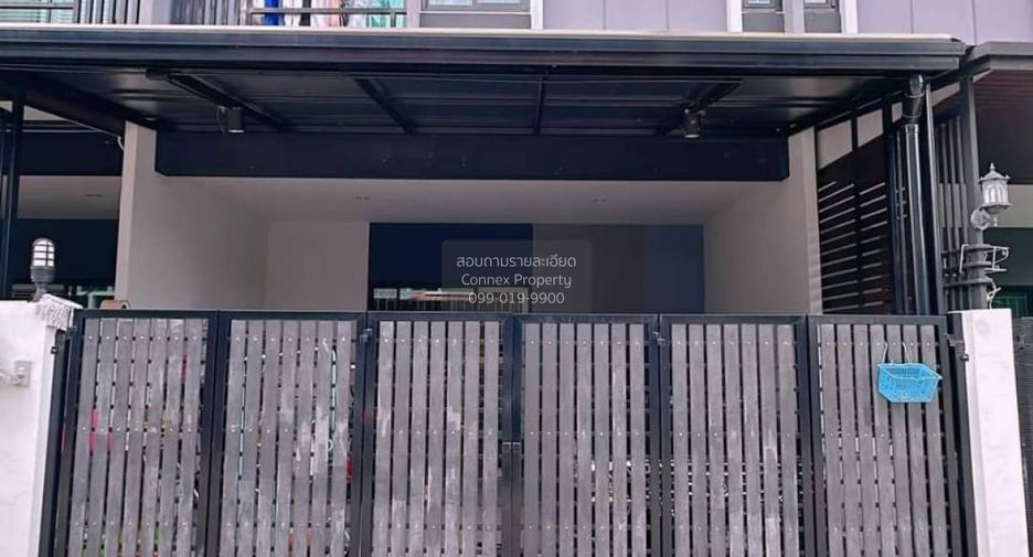 Casa adosada en venta de 3 habitaciones en Lam Luk Ka, Pathum Thani