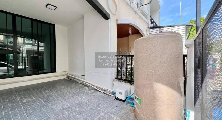 For sale 3 bedrooms townhouse in Pak Kret, Nonthaburi