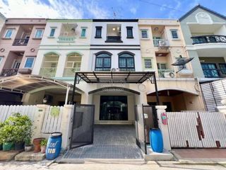 For sale 3 bedrooms townhouse in Pak Kret, Nonthaburi