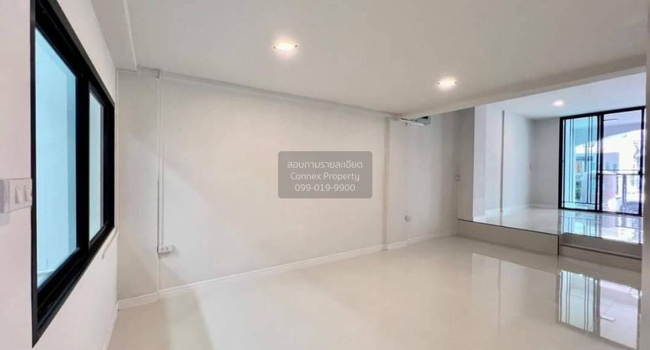 For sale 3 bedrooms townhouse in Pak Kret, Nonthaburi