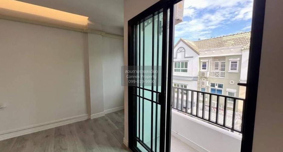 For sale 3 bedrooms townhouse in Pak Kret, Nonthaburi