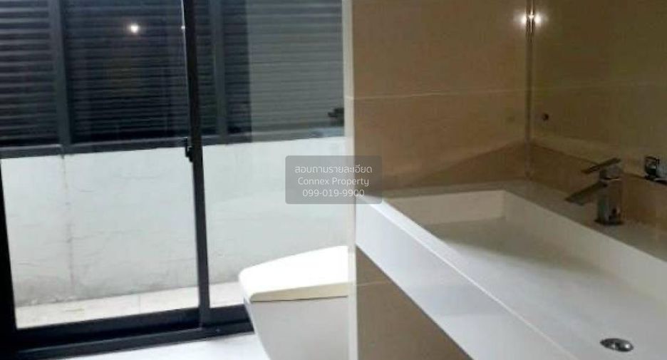 出售 4 卧室 独立屋 在 Mueang Pathum Thani, Pathum Thani
