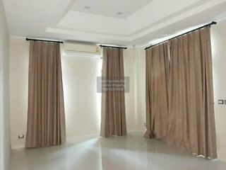 出售 4 卧室 独立屋 在 Mueang Pathum Thani, Pathum Thani