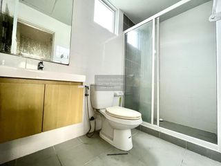 Casa adosada en venta de 3 habitaciones en Lam Luk Ka, Pathum Thani