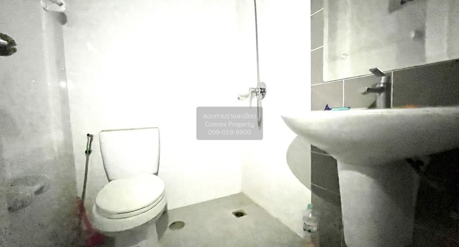 Casa adosada en venta de 3 habitaciones en Lam Luk Ka, Pathum Thani