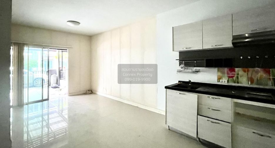 Casa adosada en venta de 3 habitaciones en Lam Luk Ka, Pathum Thani