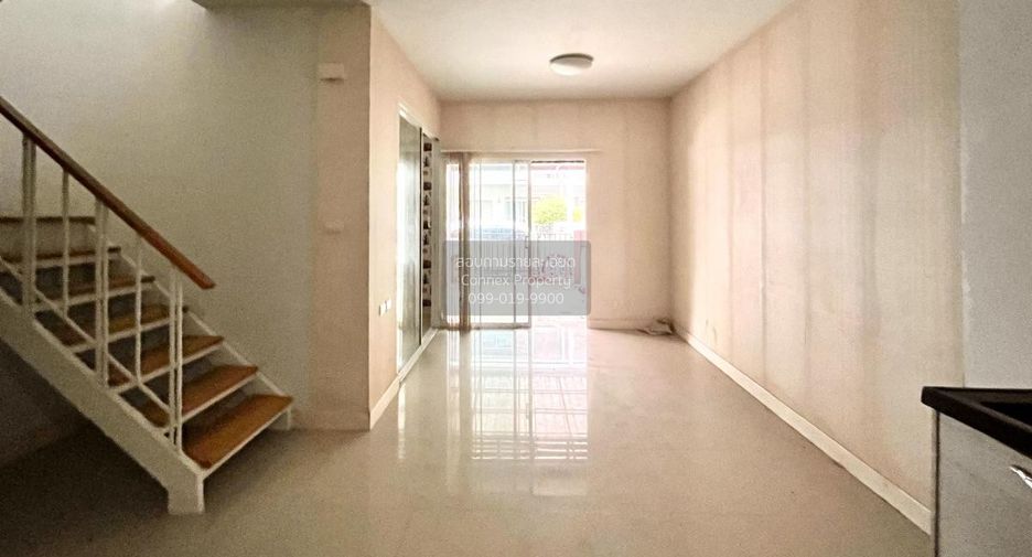 Casa adosada en venta de 3 habitaciones en Lam Luk Ka, Pathum Thani