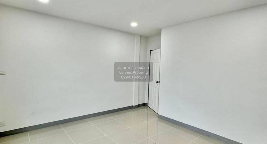 For sale 3 bedrooms townhouse in Sai Noi, Nonthaburi