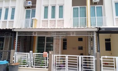 Casa adosada en venta de 3 habitaciones en Mueang Samut Sakhon, Samut Sakhon